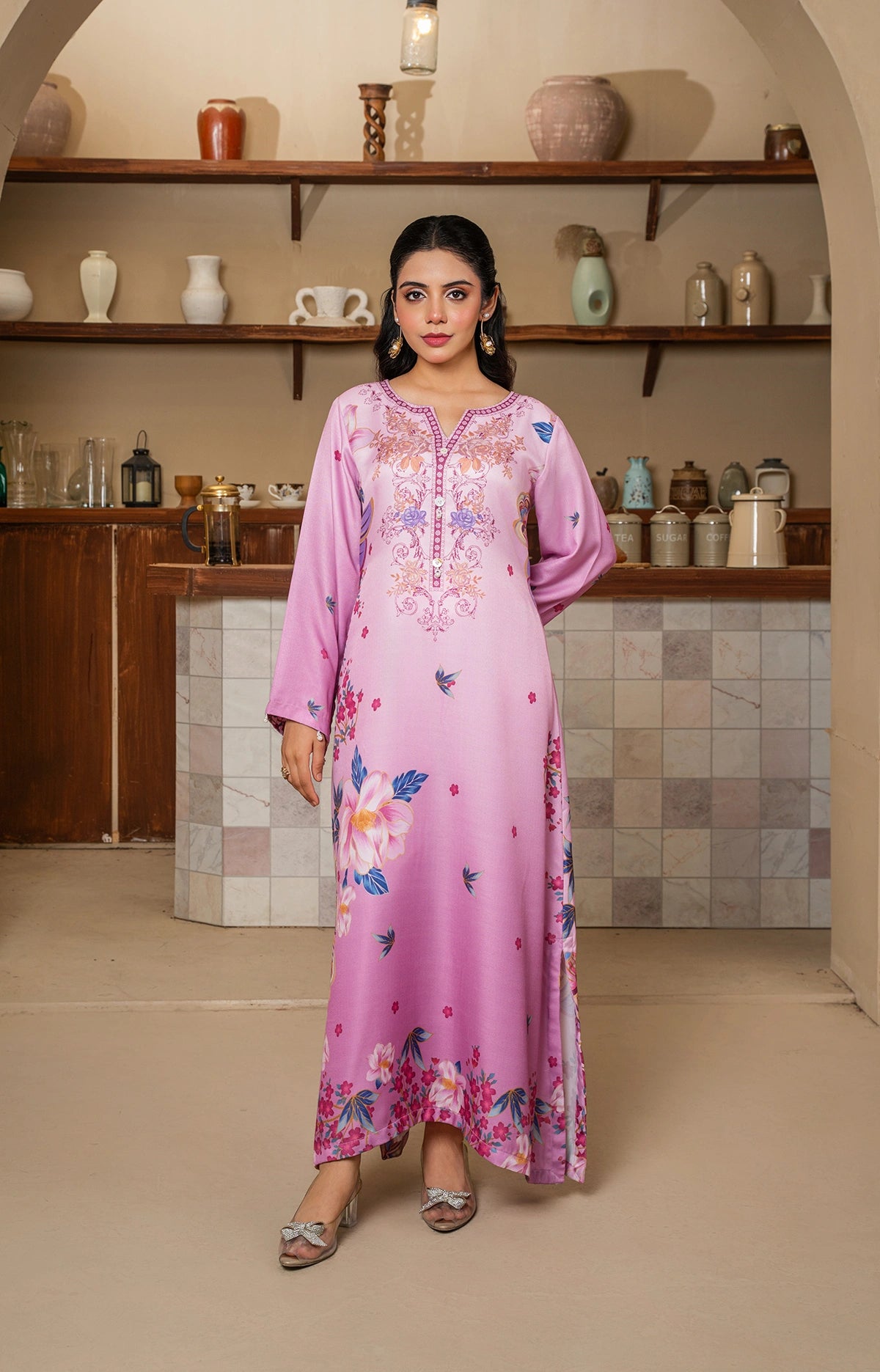 Rated among the Best Kaftans in Pakistan, it’s ideal for festive wear in Karachi, Lahore, and Islamabad.