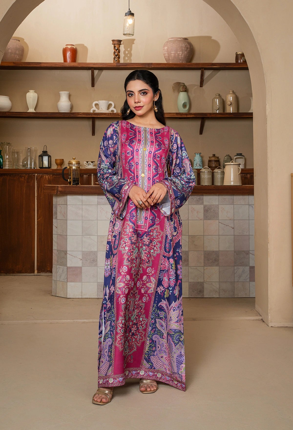 Rated among the Best Kaftans in Pakistan, it’s ideal for festive wear in Karachi, Lahore, and Islamabad.